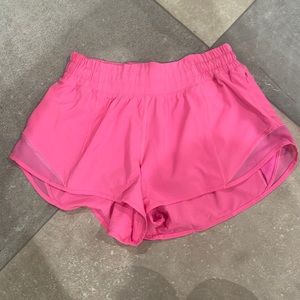 lululemon 2.5 bright pink hotty hot shorts size 4
